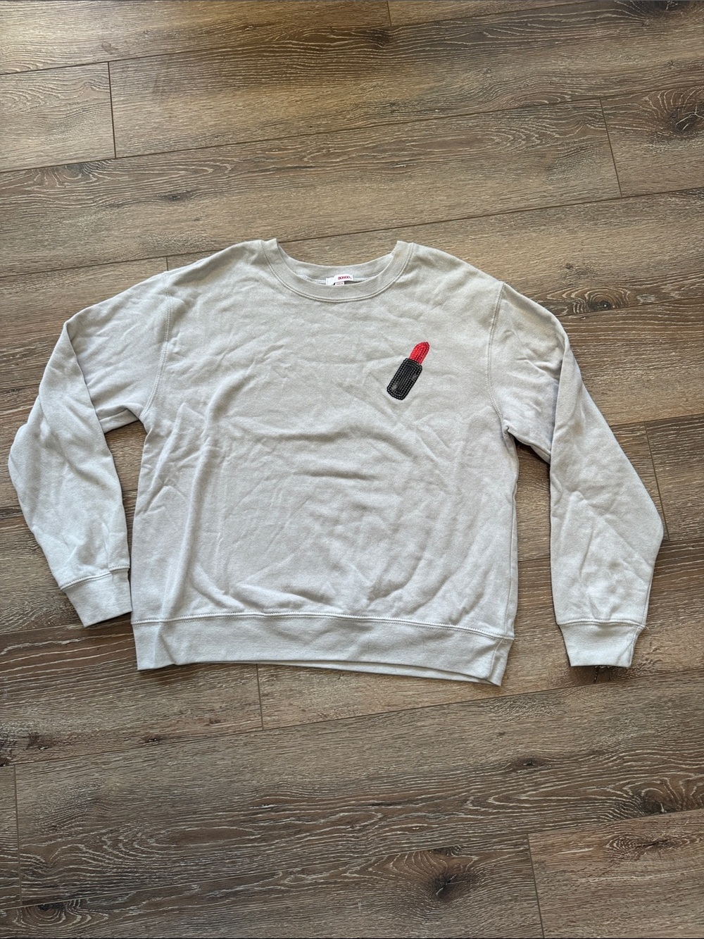 BONGO Light Beige Crewneck Sweatshirt with Red Lipstick Patch Size: Medium
